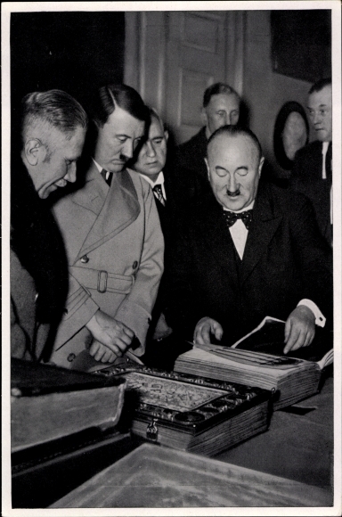 Collection picture Adolf Hitler visits treasures of the Bavarian State Library, collection 15 picture 97