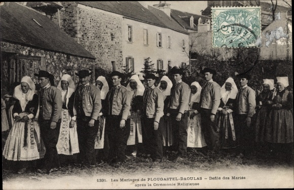 Postcard Plougastel Daoulas Finistère, Defile des Maries, bretonische Trachten