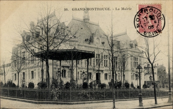 Postcard Montrouge Hauts de Seine, town hall building from gardens, urban environment