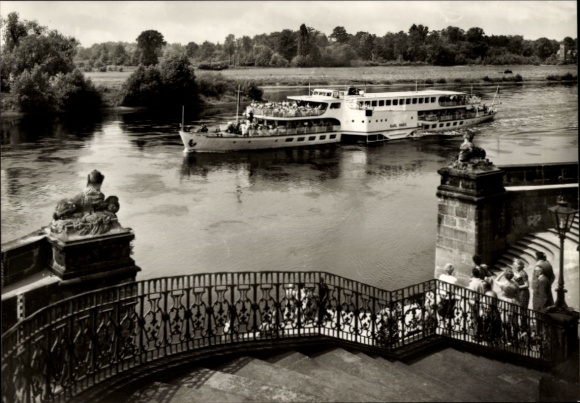 Postcard Weiße Flotte Dresden, luxury passenger ship Karl Marx in front of Pillnitz Castle