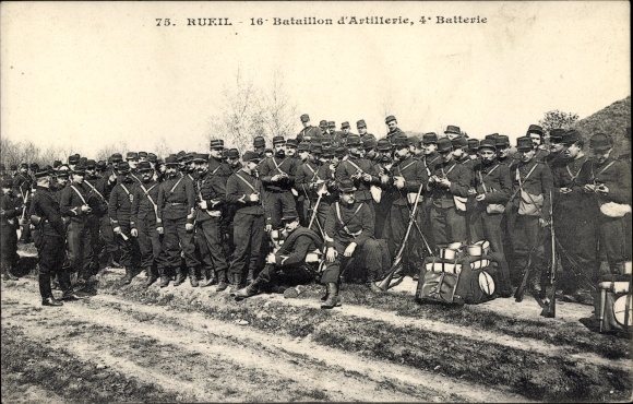 Postcard Rueil Hauts-de-Seine, A group of Officers of the 16th Artillery, 4th Battery