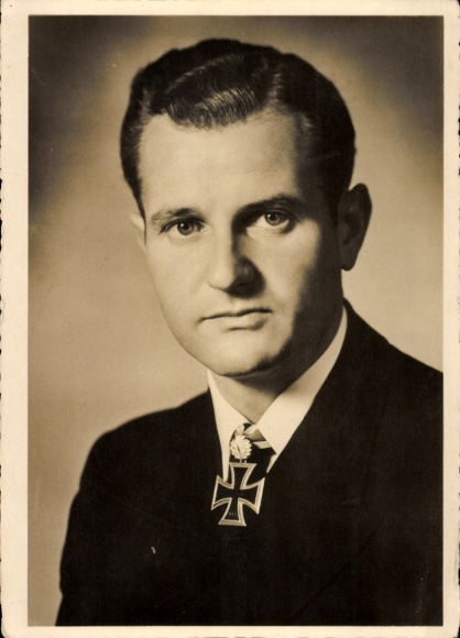 Ak Ritterkreuzträger Kapitänleutnant Heinrich Bleichrodt, Eichenlaub, Portrait, Kriegsmarine