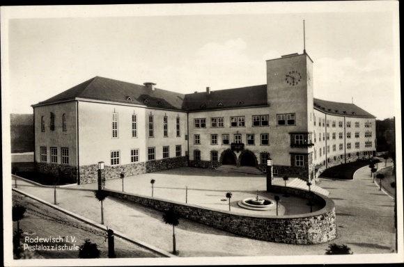 Postcard Rodewisch in Vogtland Saxony, Pestalozzi School