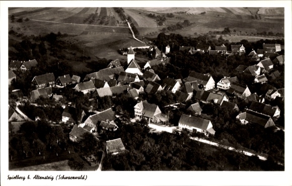 Ak Spielberg Altensteig im Schwarzwald, Luftaufnahme von Spielberg, Black Forest, Häuser, Landsch