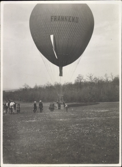 Photo Ballon Franken II on a field