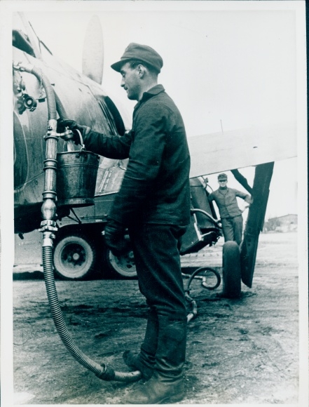 Photo German Wehrmacht, gas station attendant, Focke Wulf FW 190, II WW