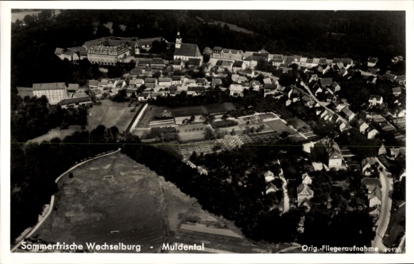 Ak Wechselburg in Sachsen, Luftaufnahme von  Sommerfrische, Häuser, Felder, Kirche