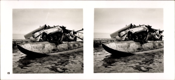 Stereo spatial image photo &quot;The soldiers of the Führer in the field&quot; No: 15, destroyed Polish plane on Hela