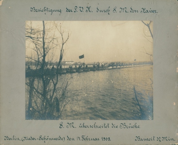 Photo Berlin Niederschoeneweide, Kaiser Wilhelm II crossing the pontoon bridge, February 14, 1908