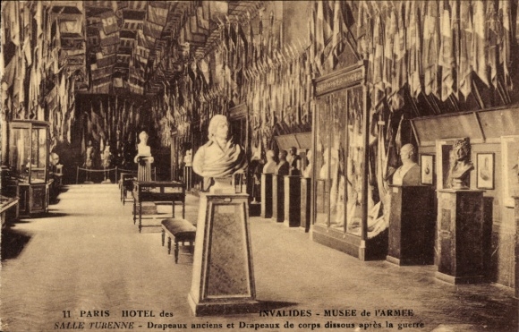 Ak Paris VII, Avenue Bosquet, Hotel des Invalides, Musée de l'Armée, Salle Turenne, alte Flaggen