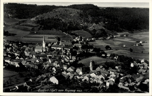 Ak Dietfurt an der Altmühl Oberpfalz, Luftbild von Dietfurt, Kirche und Gebäude sichtbar