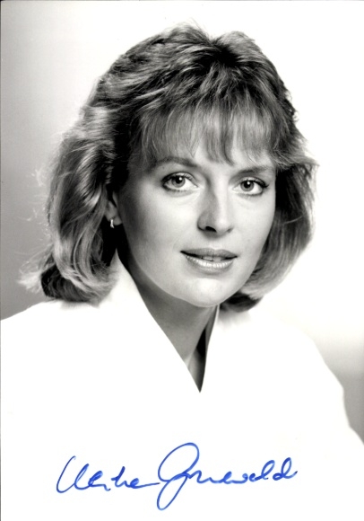 Photo filmmaker and presenter Ulrike Grunewald, portrait, autograph