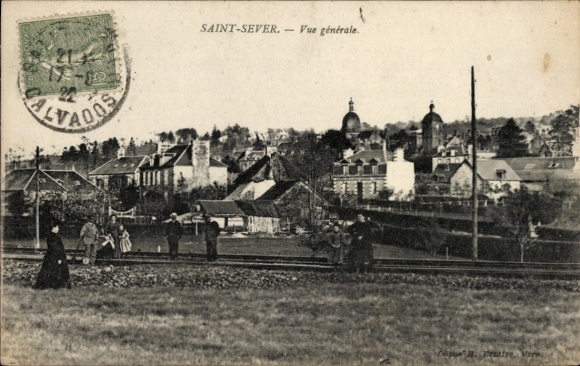 Ak Saint Sever Calvados, Hübsches Dorf am Hang eines Hügels
