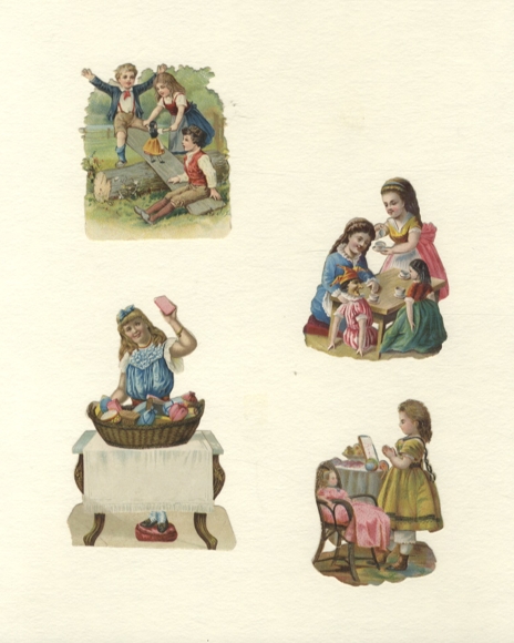 4 Oblaten Kinder beim  Spielen, mit Puppen, ca. 10 x 6,5 bis 7,5 x 5,5 cm