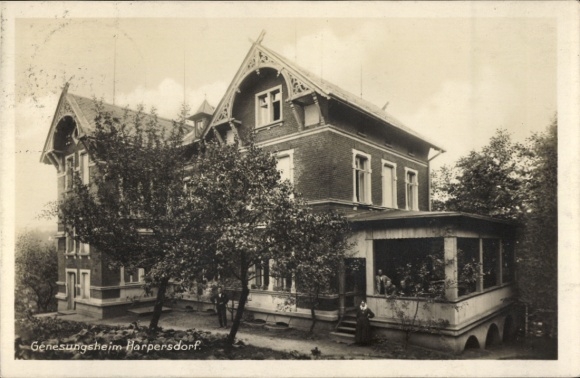 Postcard Harpersdorf Kraftsdorf in Thuringia, convalescent home, architecture, green trees, people on Ve