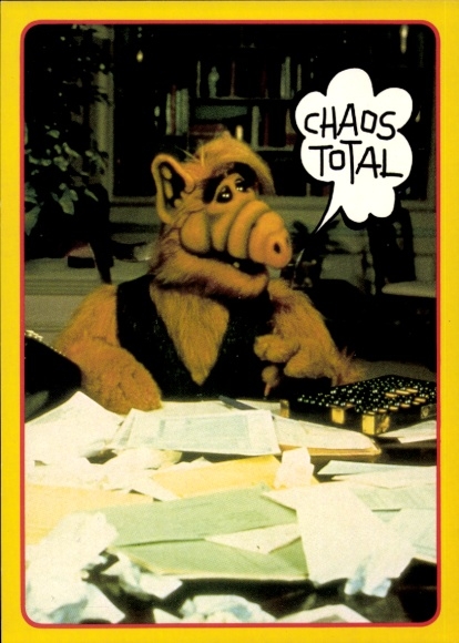 Postcard Chaos total, Alf, table with papers