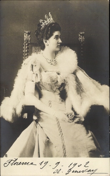 Postcard Elena of Montenegro, Queen of Italy, Portrait, Crown