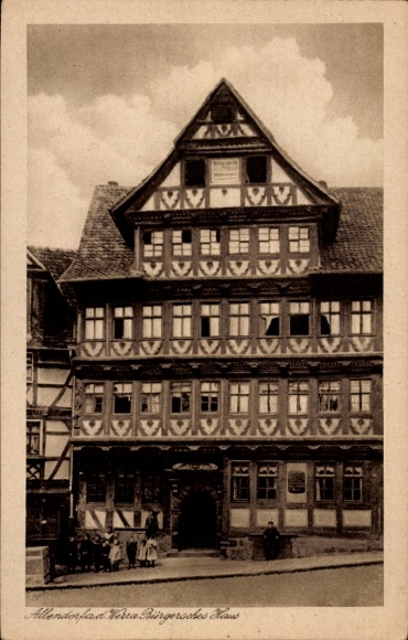 Postcard Allendorf Stadtallendorf in Hesse, Bingersches Haus, half-timbered building, people on the street