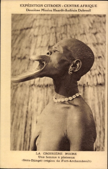Postcard La Croisiere Noire, Une femme a plateaux, Expedition Citroen, Center Afrique