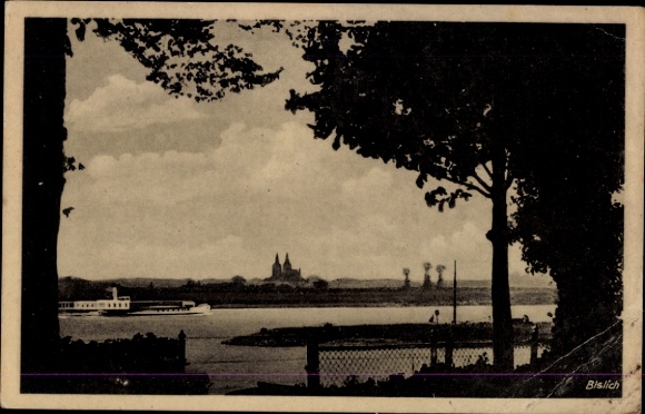 Ak Bislich Wesel am Niederrhein, Flusslandschaft, Boot, Bäume, Kirche, Industrieanlagen