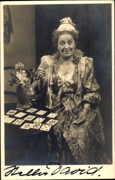 Photo Postcard actress Stella David, portrait, laid out playing cards, Dresden 1943, autograph