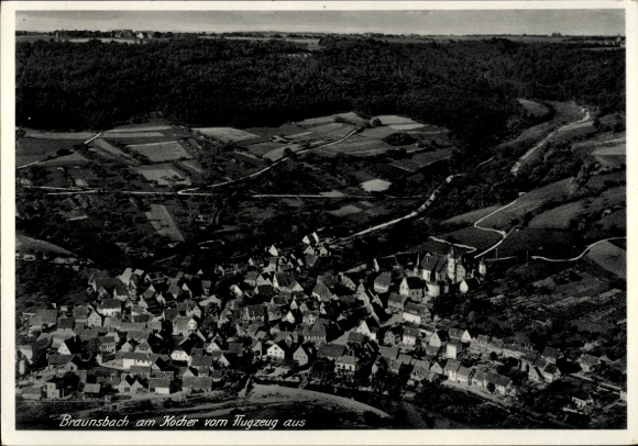 Ak Braunsbach in der Region Hohenlohe, Luftaufnahme von  ländliche Umgebung, Schwarz-Weiß-Foto