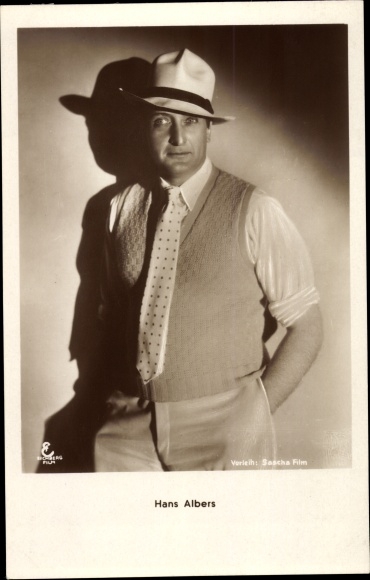 Postcard actor Hans Albers, portrait with hat