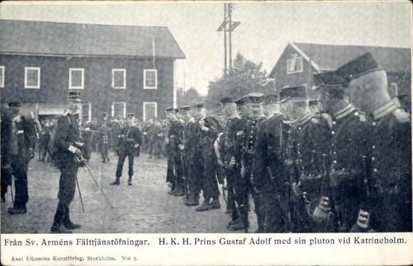Postcard Katrineholm Sweden, Prins Gustaf Adolf med sin pluton, Arméns Fälttjänstöfningar