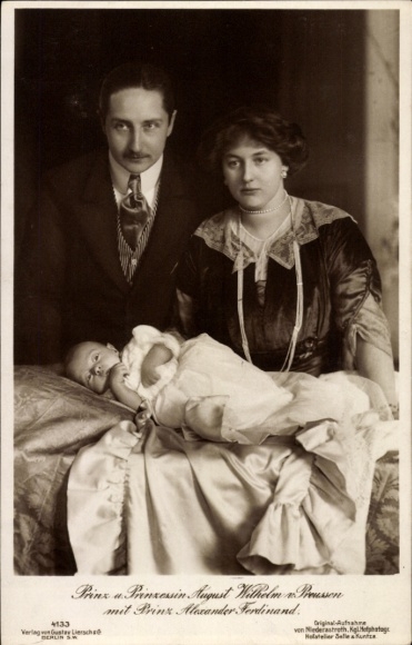 Ak Prinz August Wilhelm von Preußen, Alexandra Viktoria, mit Prinz Alexander Ferdinand, Liersch 4133