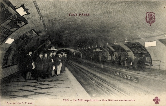 Postcard Paris, Metropolitain, Une Station souterrain