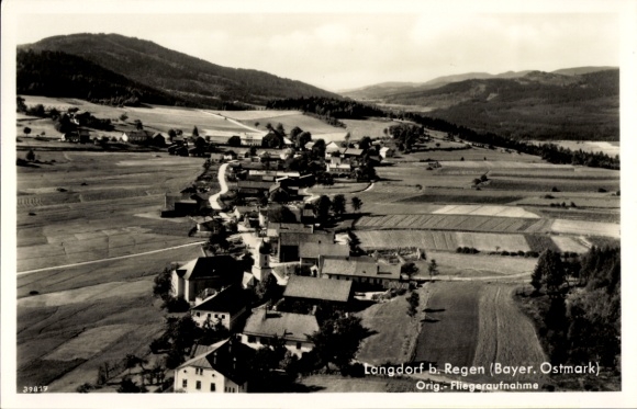 Ak Langdorf Beierse Woud Neder-Beieren, landschapsfoto, dorpsgezicht, bergen, velden, weide