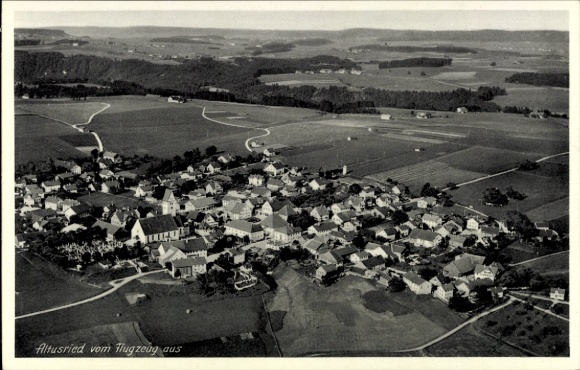 Ak Altusried im Allgäu, Luftaufnahme von  ländliche Umgebung, Häuser, Felder