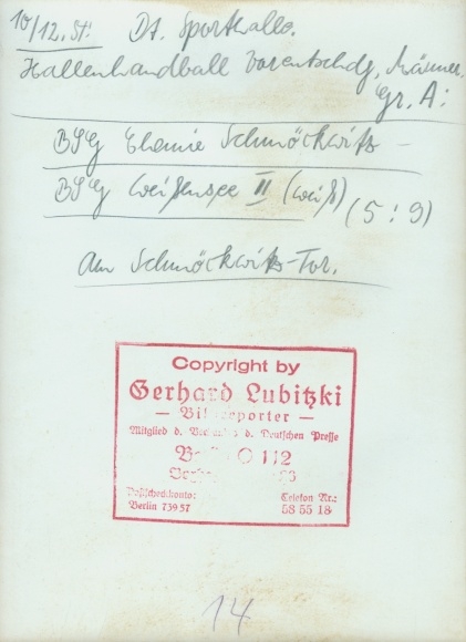 Photo Berlin Friedrichshain, indoor handball, Schmöckwitz versus Weißensee, 10.12.1954, German sports hall