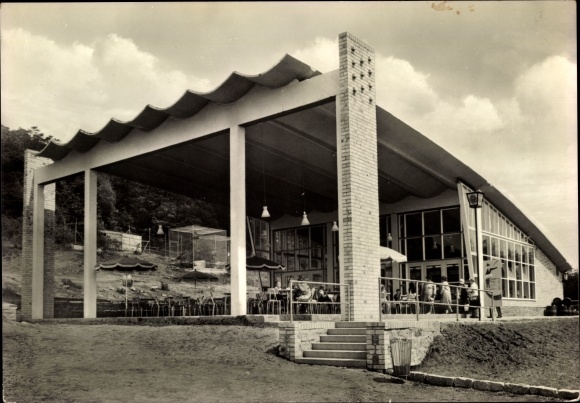Ak Petersberg im Saalekreis, Fernsehpavillon mit Blick auf die Tiergehege