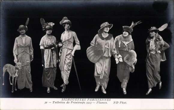 KP paryskie sylwetki, moda wiosenna 1913, damy w kapeluszach z piór, futro