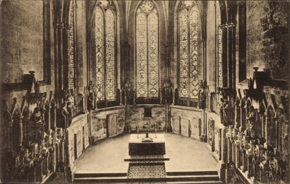 Ak Naumburg an der Saale, Innenansicht, großer Raum, hohe Fenster, Altar, gotische Architektur