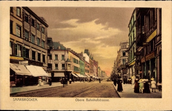 Postcard Saarbrücken in Saarland, Obere Bahnhofstraße, people on the street, shops,