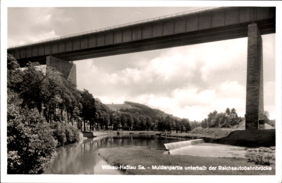 Postcard Wilkau Haßlau in Saxony, Mulde below the Reichsautobahn bridge