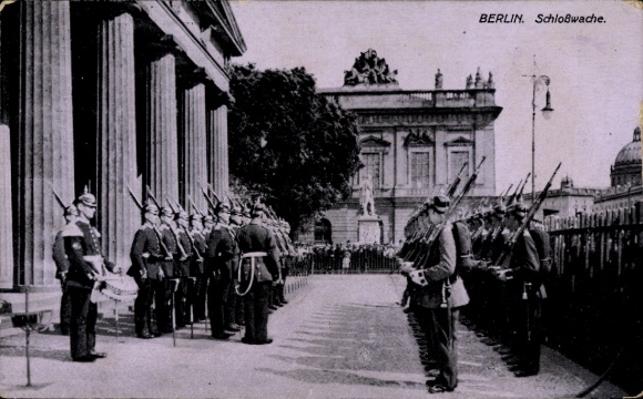 Postcard Berlin Mitte, Alexanderplatz, Palace Guard, soldiers in uniform, historical backdrop, Berlin