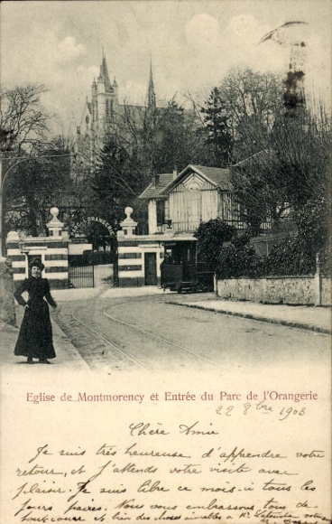 Ak Montmorency Val d’Oise, Eglise de  Eingang zum Parc de l'Orangerie,  Szenerie, Dame