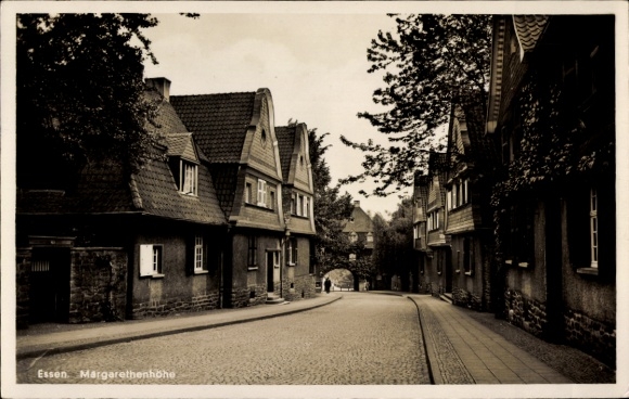 Postcard Margarethenhöhe Essen Ruhr area, Essen Margarethenhöhe, quiet street, beautiful half-timbered houses