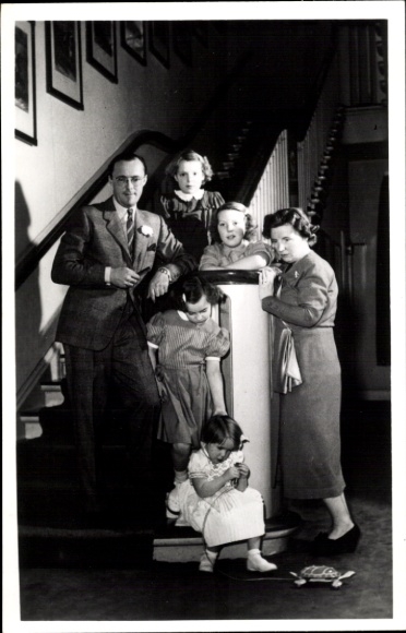 Picture of Soestdijk Palace, Queen Juliana, Prince Bernhard, Princesses, February 1951