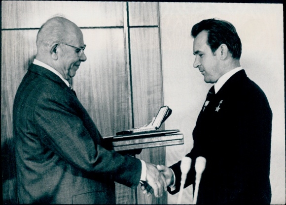 Photo Award of Soviet Cosmonauts, Cosmonaut VN Kubasov, 1975
