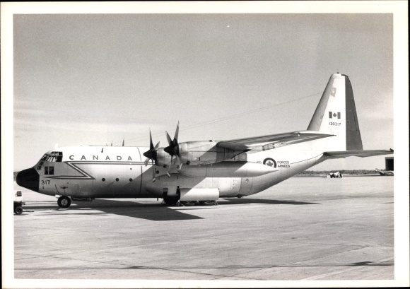 Zdjęcie kanadyjskiego samolotu wojskowego Lockheed C 130