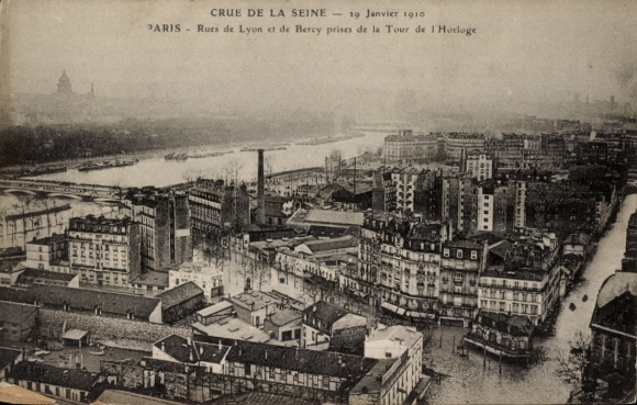 Postcard Paris XII., Floods 1910, Rues de Lyon and de Bercy, Clock Tower