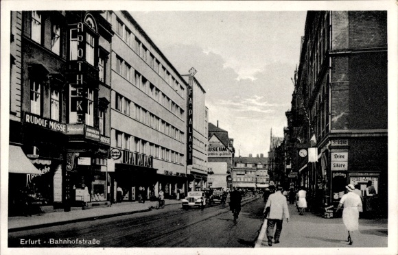 Ansichtkaart Erfurt in Thüringen, Bahnhofstrasse, apotheek, museum