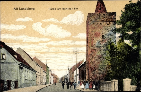 Postcard Altlandsberg in the Mark, street section at the Berliner Tor, cyclists