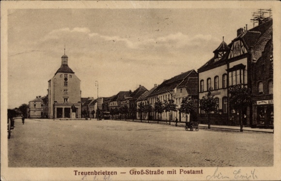 Postcard Treuenbrietzen in Brandenburg, Groß-Straße with post office