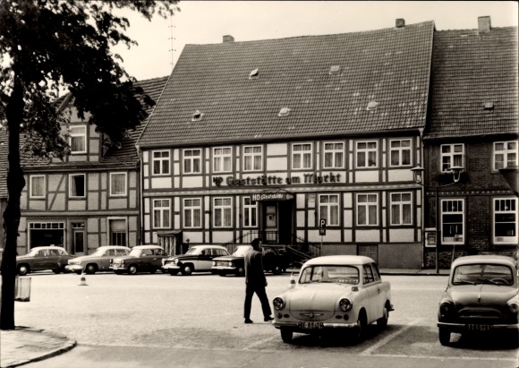 KP Sternberg w Meklemburgii, Karl Liebknecht Platz, parking