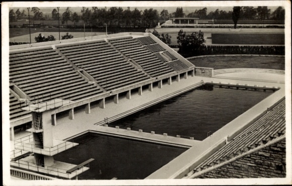 Postcard Berlin Charlottenburg Westend, Reichssportfeld, view from Deutsche Kampfbahn to swimming stadium